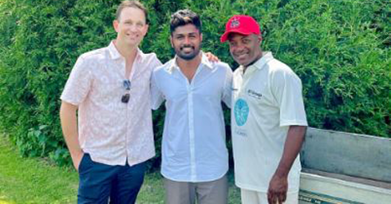 Sanju Samon flanked by Shane Bond and Brian Lara. Photo: Instagram@imsanjusamson