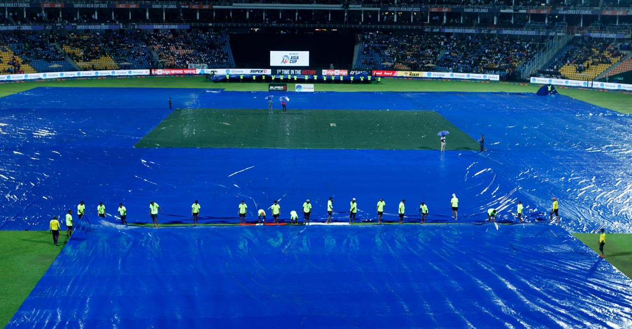 Rain plays spoilsport