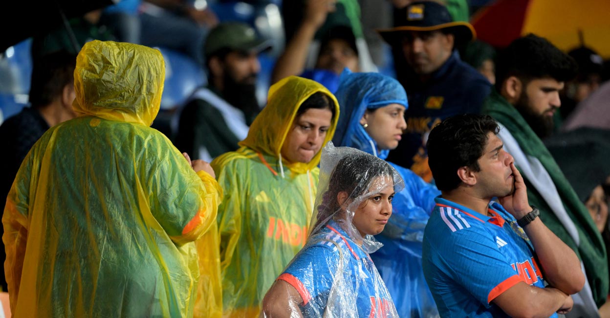 Rain plays spoilsport