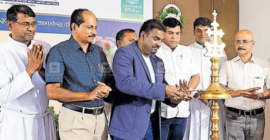 Muttiah Muralitharan inaugurates the Folio Talk Series in SB College Changanassery. Photo: Manorama