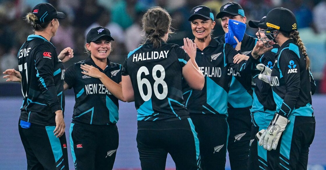 New Zealand players celebrate the dismissal of Sune Luus in the final. Photo: AFP/Giuseppe Cacace 