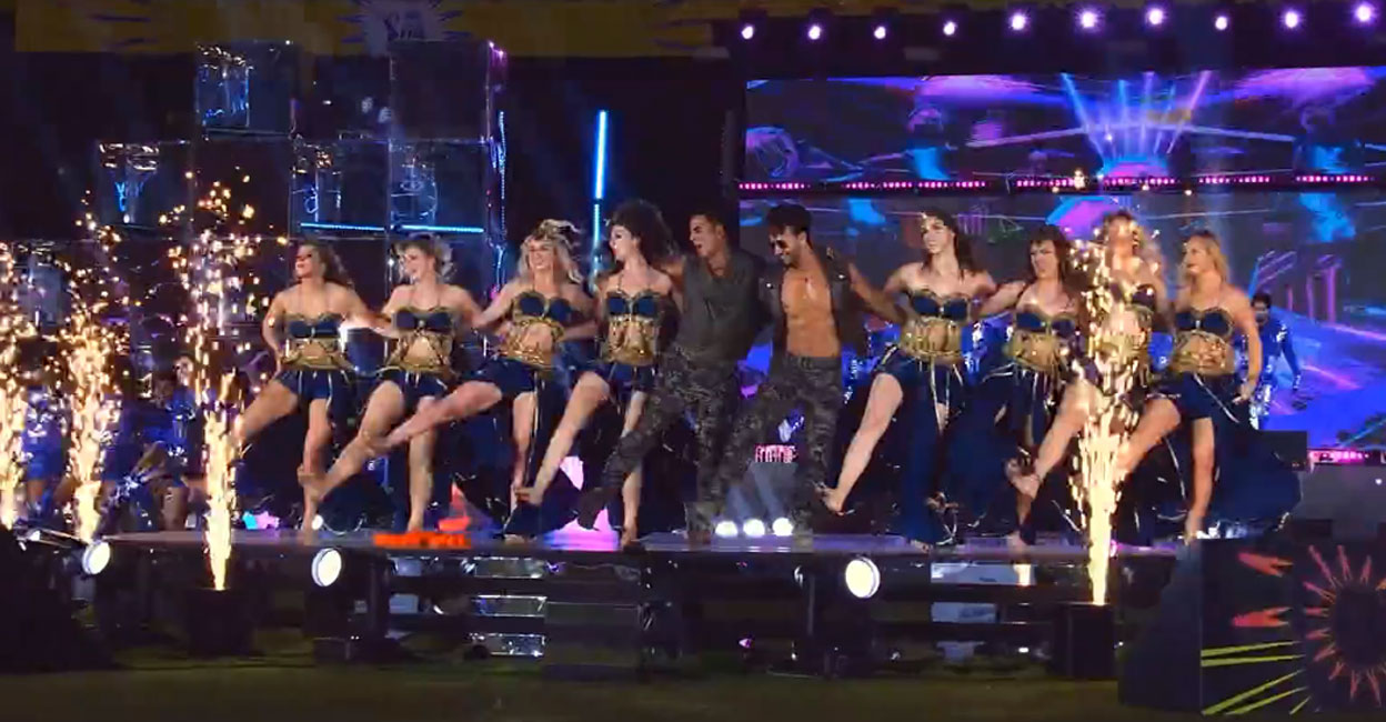 akshay-tiger-ipl-opening-ceremony Akshay Kumar and Tiger Shroff perform during the opening ceremony. Photo: Screengrab/@jiocinema
