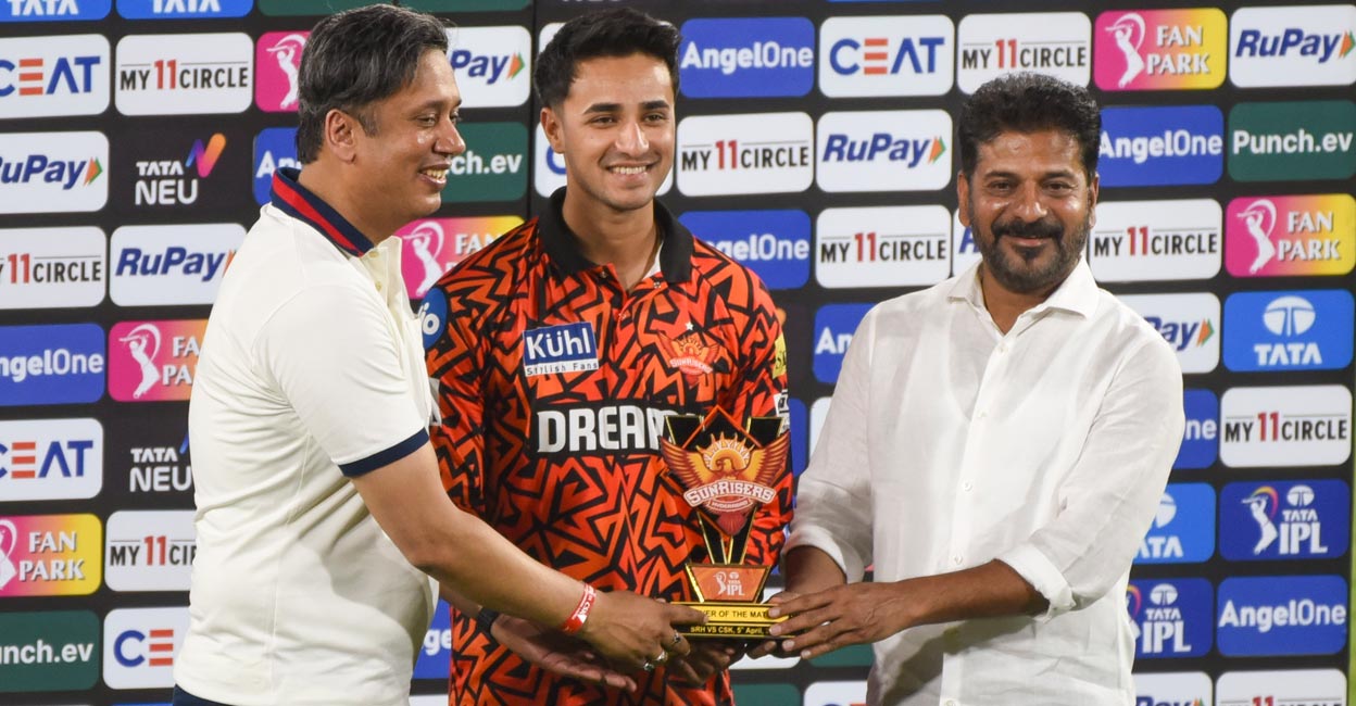 Telangana Chief Minister Revanth Reddy, right, presents man-of-the-match award to Abhishek Sharma. Photo: PTI