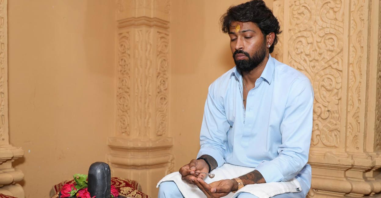 Hardik Pandya offers prayers at the Somnath Temple in Veraval, Gujarat, on Friday. Photo: PTI