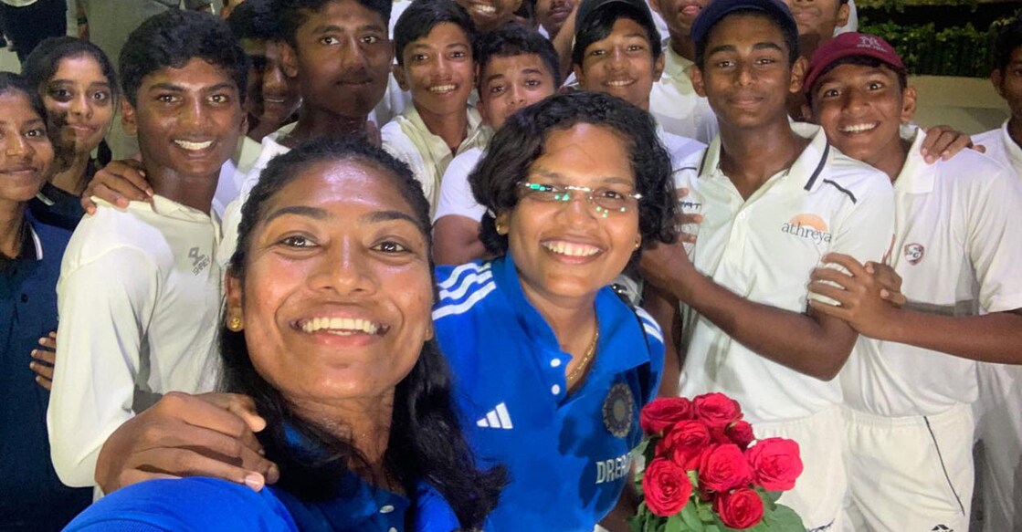 S Sajana (left) and Asha Sobhana pose for a selfie with young cricketers in Thiruvananthapuram on Friday. Photo: KCA