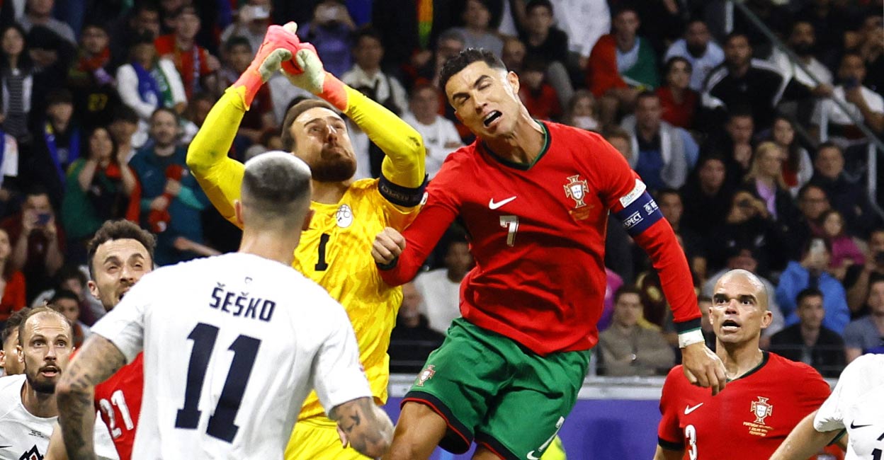 Euro-2024-LS Slovenia's Jan Oblak in action with Portugal's Cristiano Ronaldo. Photo: Reuters.