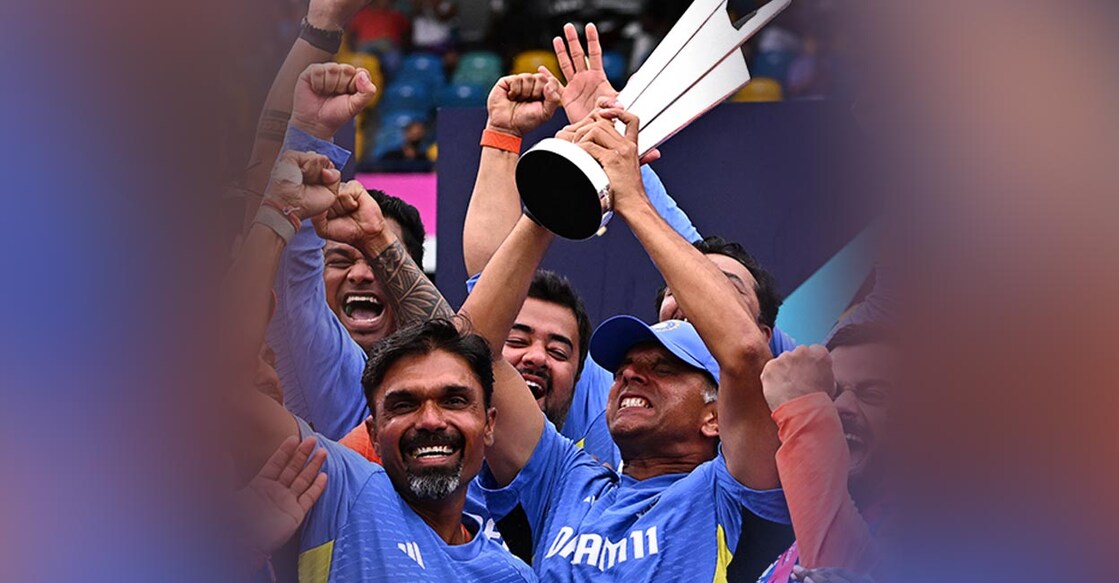 Rahul Dravid holds aloft the trophy. File photo: AFP/Chandan Khanna