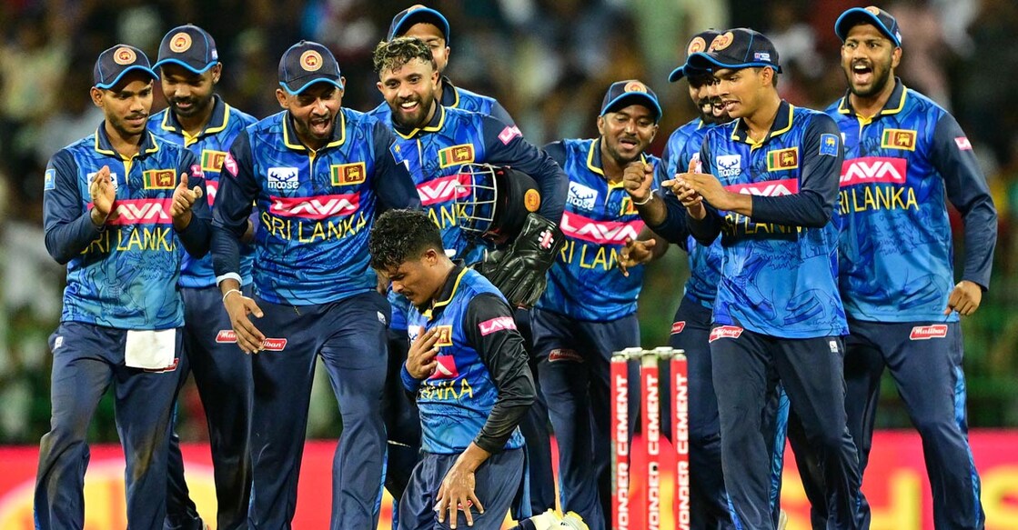 Sri Lanka's Jeffrey Vandersay, centre, celebrates his fifth wicket. Photo: AFP/Ishara S Kodikara