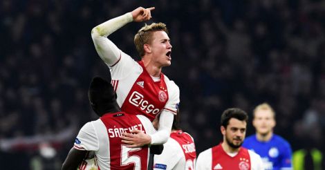 Ajax win, United held, trouble delays match at Lyon