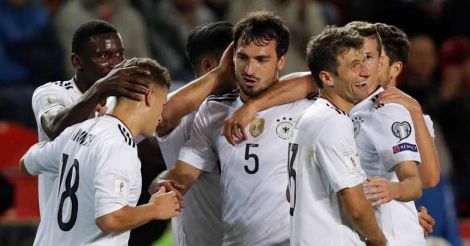 Hummels extends Germany's perfect record with late header
