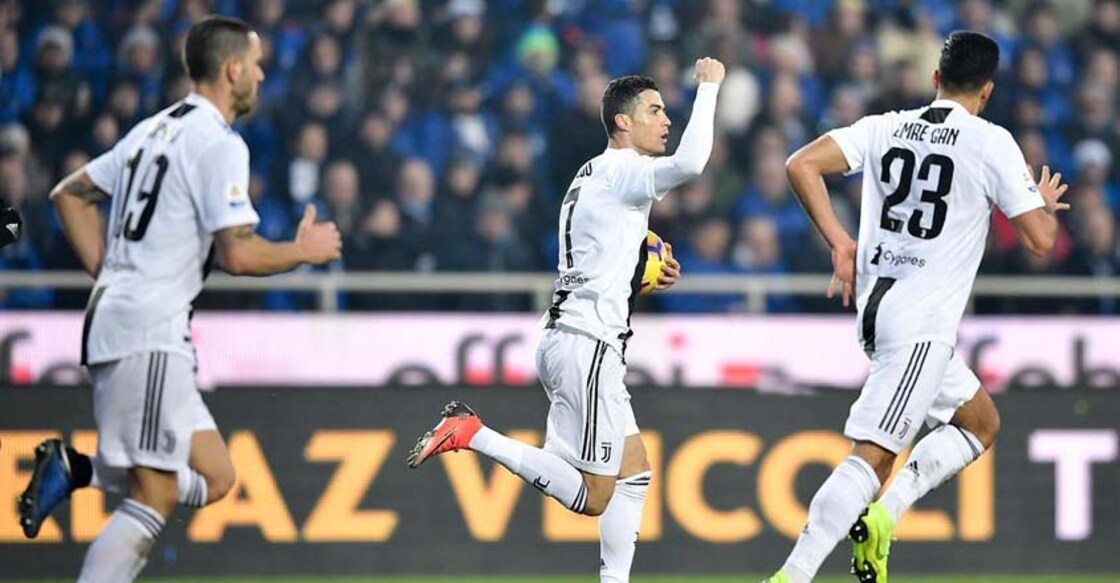 Substitute Ronaldo saves 10-man Juve's unbeaten record