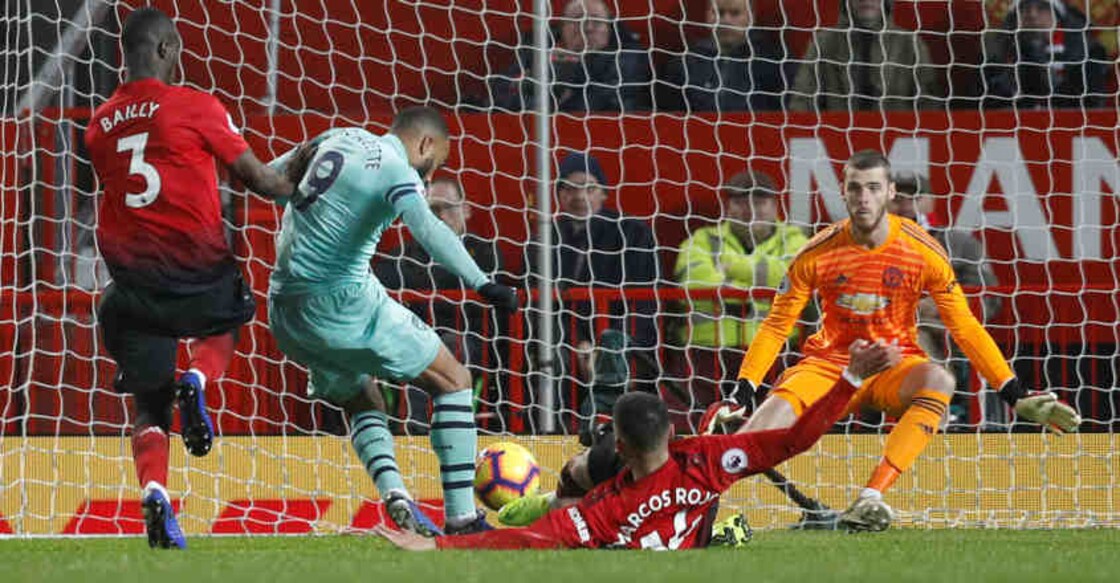United battle to draw with Arsenal, Liverpool march on