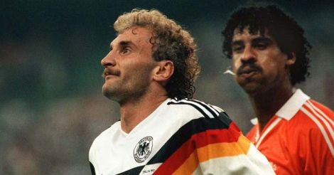 Rijkaard spits at Voller