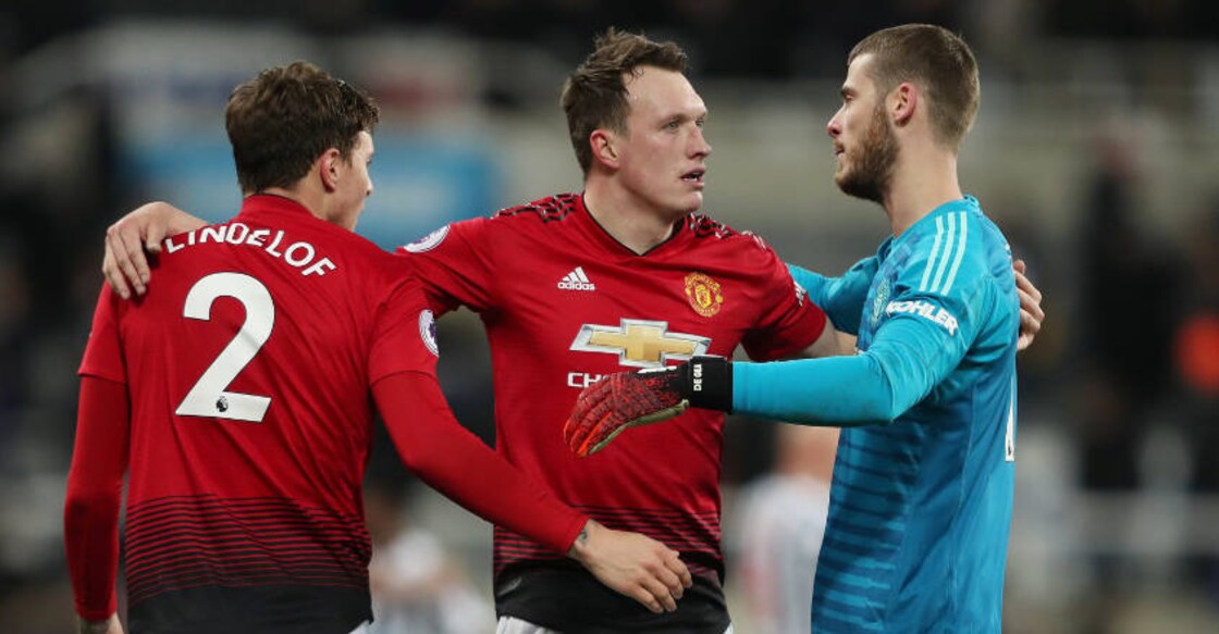Solskjaer matches Busby as reborn United march on