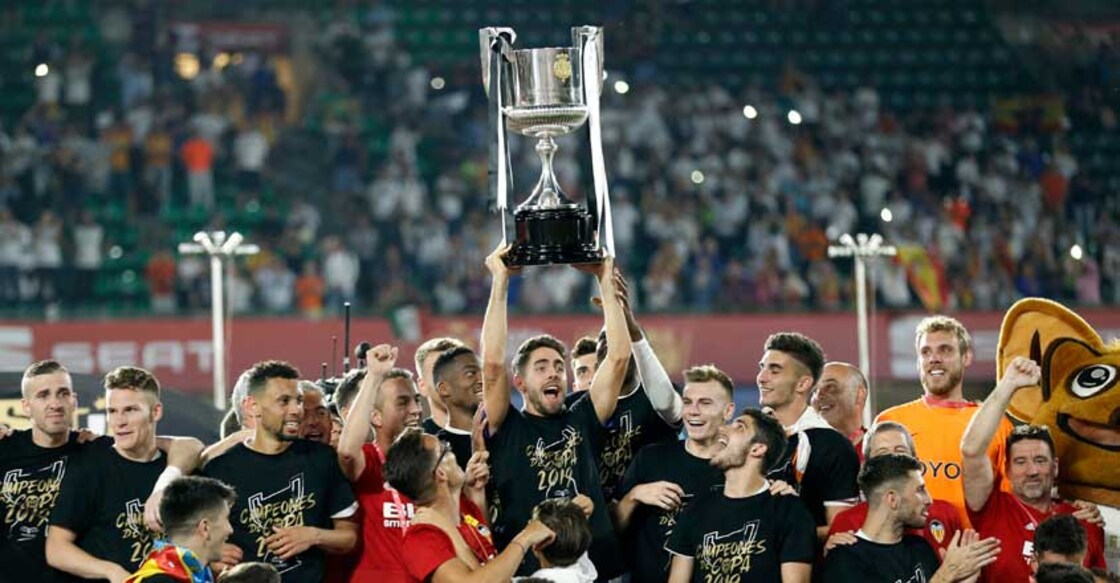 Valencia knock Barcelona off Copa del Rey throne