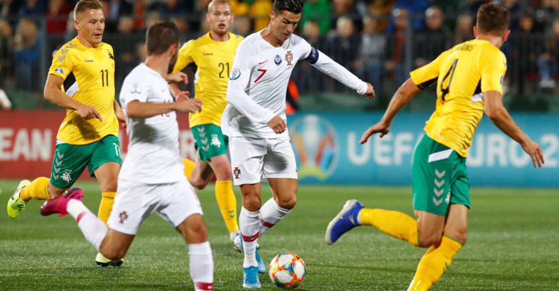 Ronaldo hits four for Portugal in 5-1 rout of Lithuania