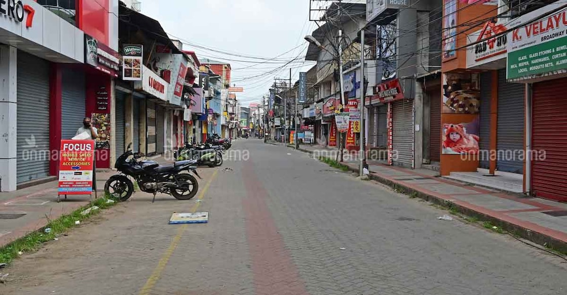 Trade union strike hits normal life in Kerala, Tamil Nadu; Operations at banks partially hit