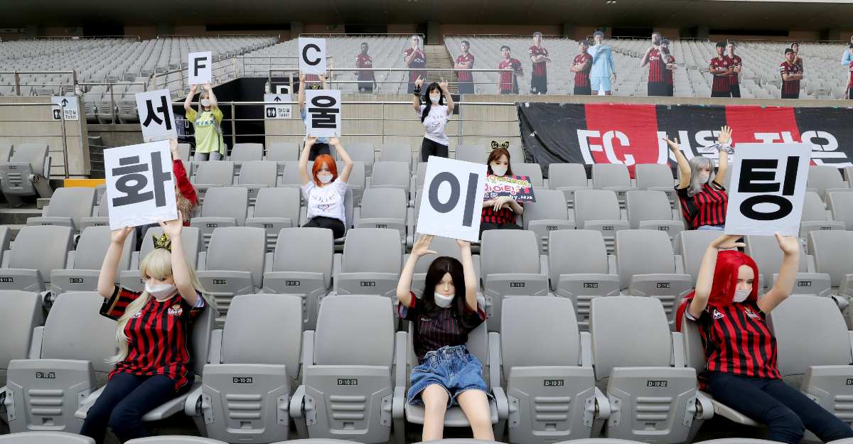 FC Seoul in trouble after placing sex dolls in the stands FC Seoul in trouble after placing sex dolls in the stands