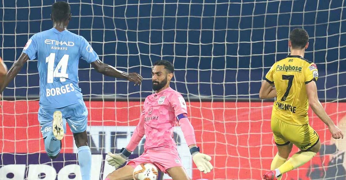 amrinder-save Mumbai City goalkeeper Amrinder Singh pulls off a save. Photo: ISL