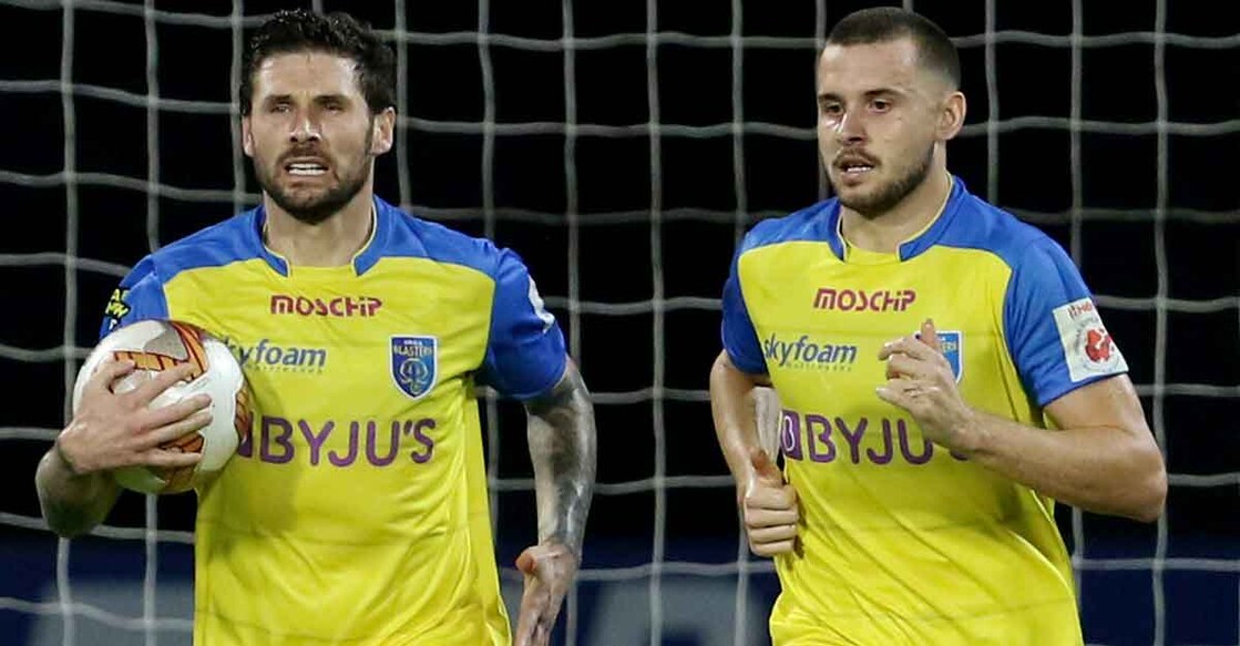 Gary Hooper of Kerala Blasters FC and Jordan Murray of Kerala Blasters FC run back after scoring a goal during match 50 of the 7th season of the Hero Indian Super League between Kerala Blasters FC and Odisha FC held at the GMC Stadium Bambolim, Goa, India on the 7th January 2021

Photo by Vipin Pawar/ Sportzpics for ISL