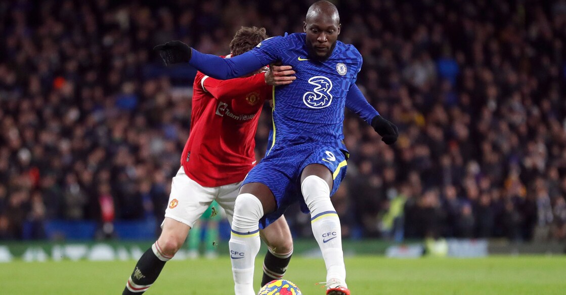 Manchester United's Victor Lindelof and Chelsea's Romelu Lukaku vie for the ball. Photo: Action Images via Reuters/Matthew Childs
