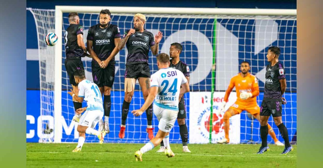 Greg Stewart scores from a freekick for Jamshedpur FC against Odisha FC. Photo: Twitter/ @IndSuperLeague