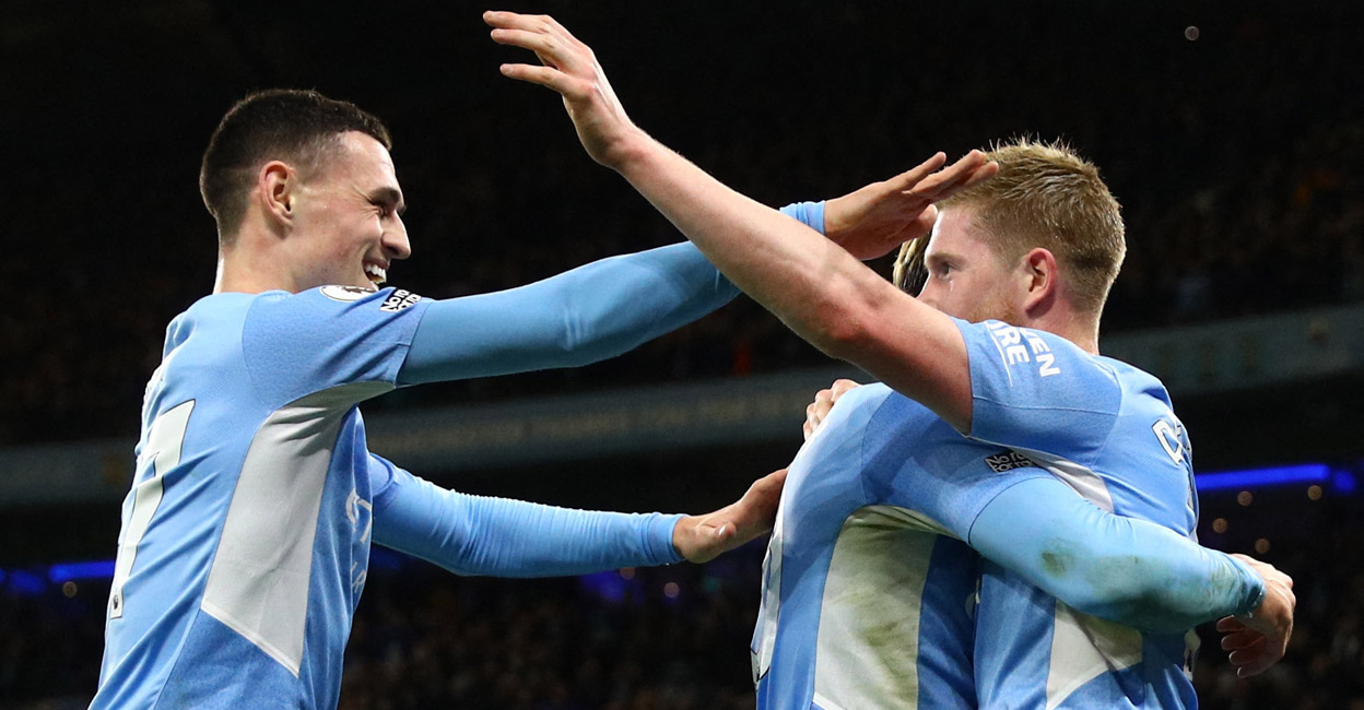 Manchester City's Kevin De Bruyne, right, celebrates with Phil Foden ater scoring a goal. Photo: Action Images via Reuters/Carl Recine