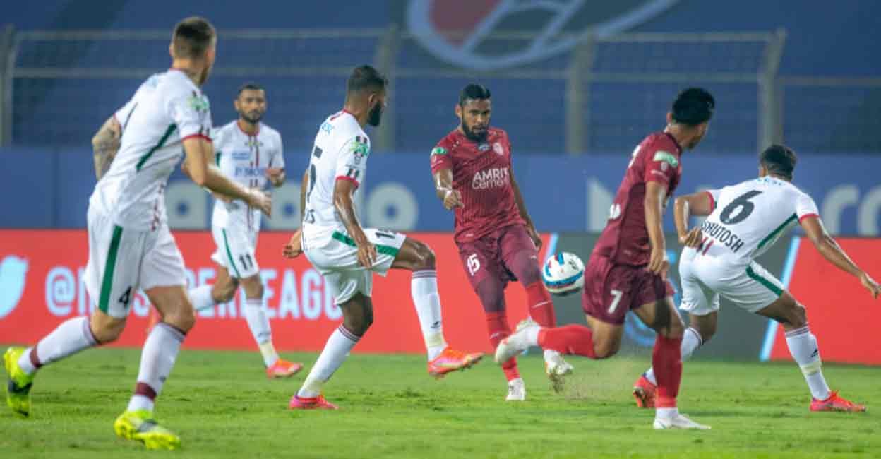 NEU vs ATK Mohun Bagan VP Suhair (centre) had put NorthEast United ahead against ATK Mohun Bagan in the 2nd minute. Photo: Twitter/ @IndSuperLeague