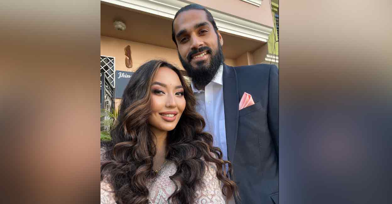 Sandesh Jhingan and Ivanka Pavlova pose after their wedding. Photo: Twitter/ @SandeshJhingan