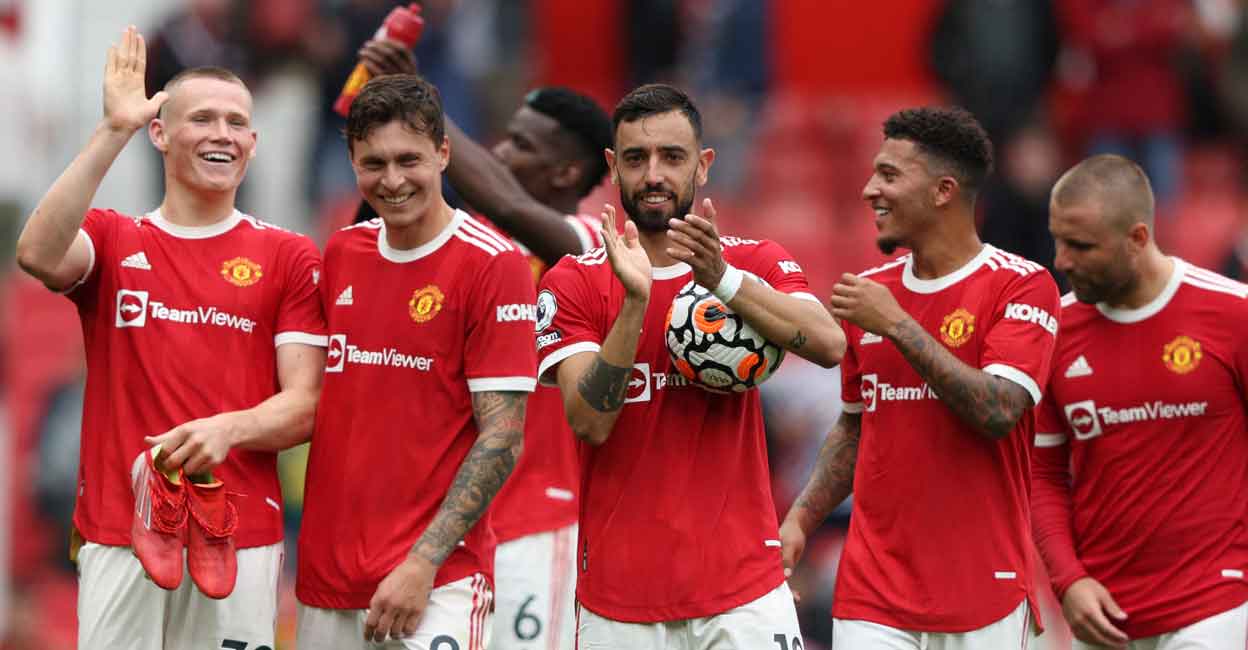 Bruno Fernandes hits hat-trick as Manchester United crush Leeds