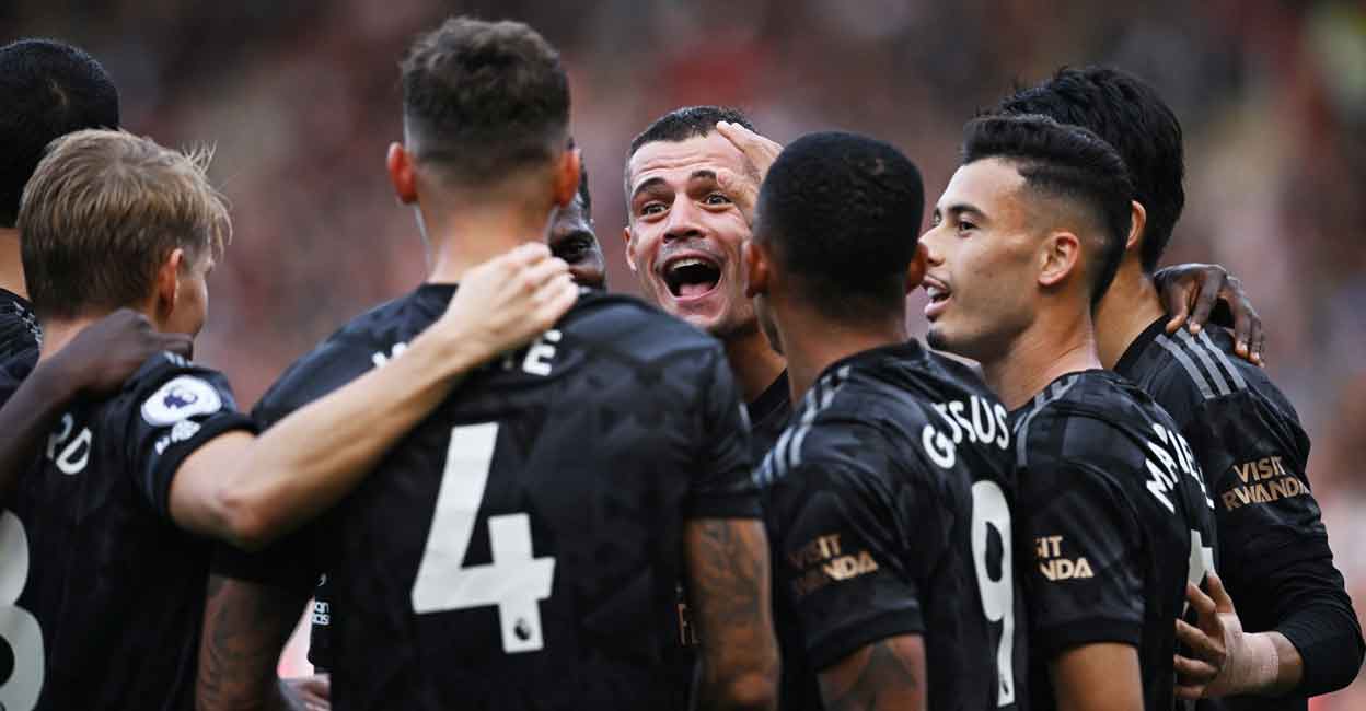 Arsenal players are ecstatic after scoring the opening goal. Photo: Reuters/Dylan Martinez