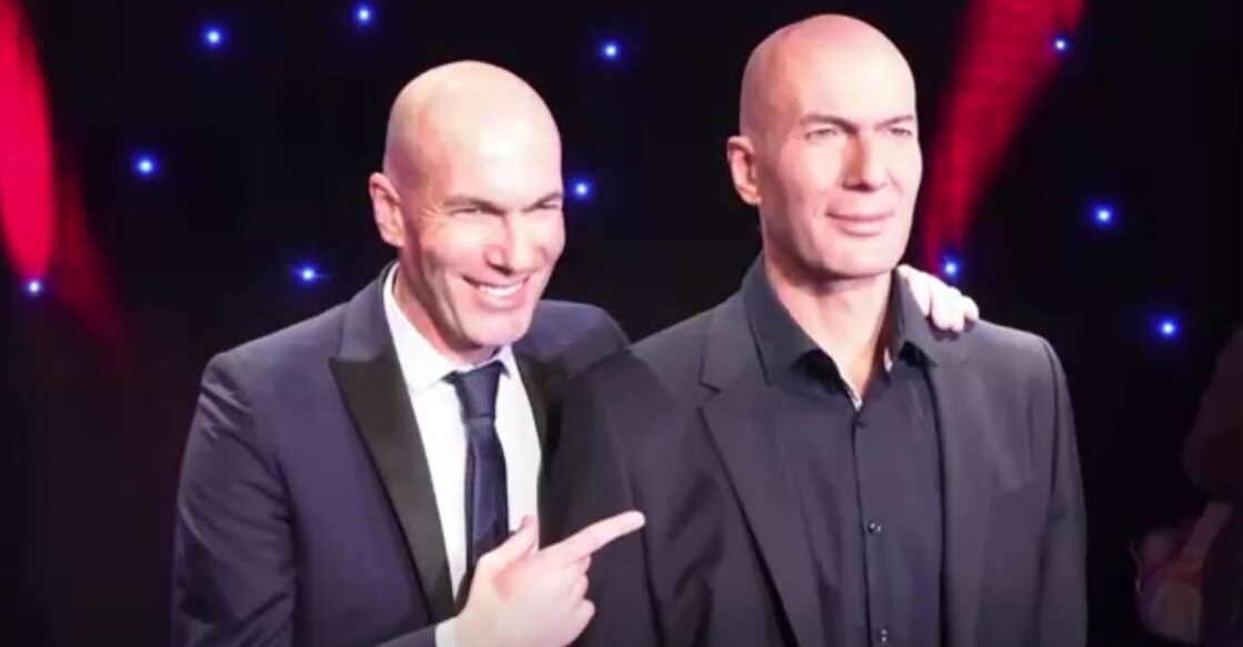 Zinedine Zidane (left) poses alongside his wax statue at Musee Grevin, French equivalent of London's Madame Tussauds, in Paris. Photo: Screengrab from Reuters video