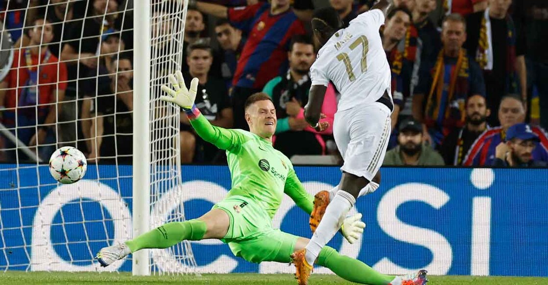 Bayern Munich's Sadio Mane scores their first goal against FC Barcelona Photo: REUTERS/Albert Gea

