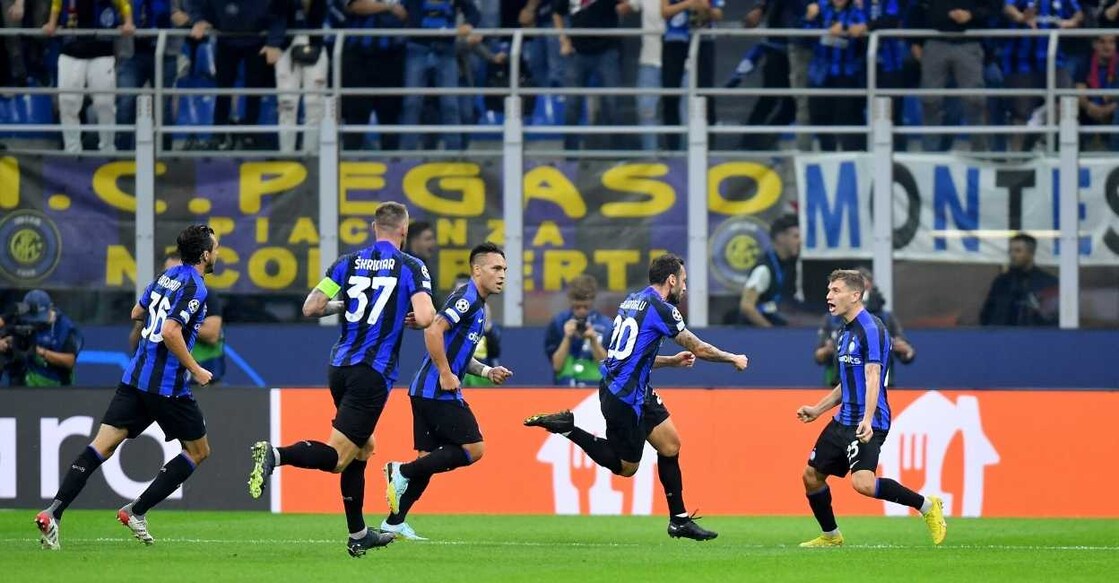 Inter Milan's Hakan Calhanoglu celebrates scoring their first goal with Lautaro Martinez and Nicolo Barella. Photo: Reuters/Daniele Mascolo