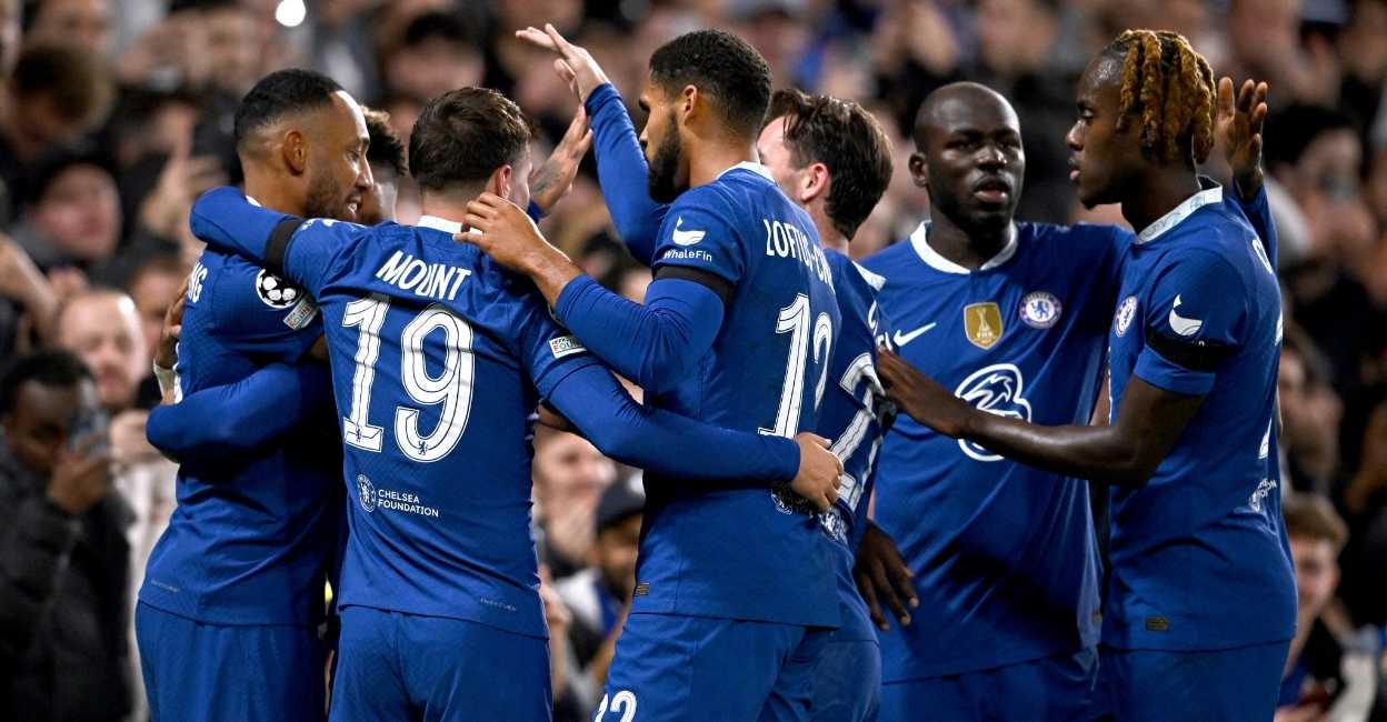 Chelsea's Pierre-Emerick Aubameyang celebrates scoring their second goal with teammates. Photo: Reuters/Dylan Martinez