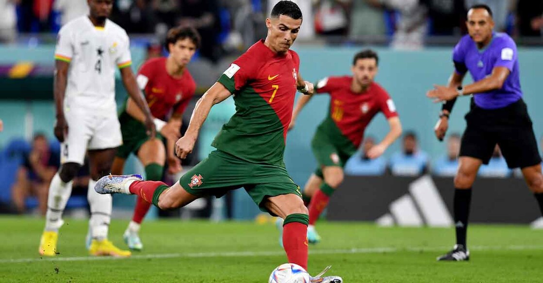 Cristiano Ronaldo converts from the penalty spot. Photo: Reuters/Jennifer Lorenzini