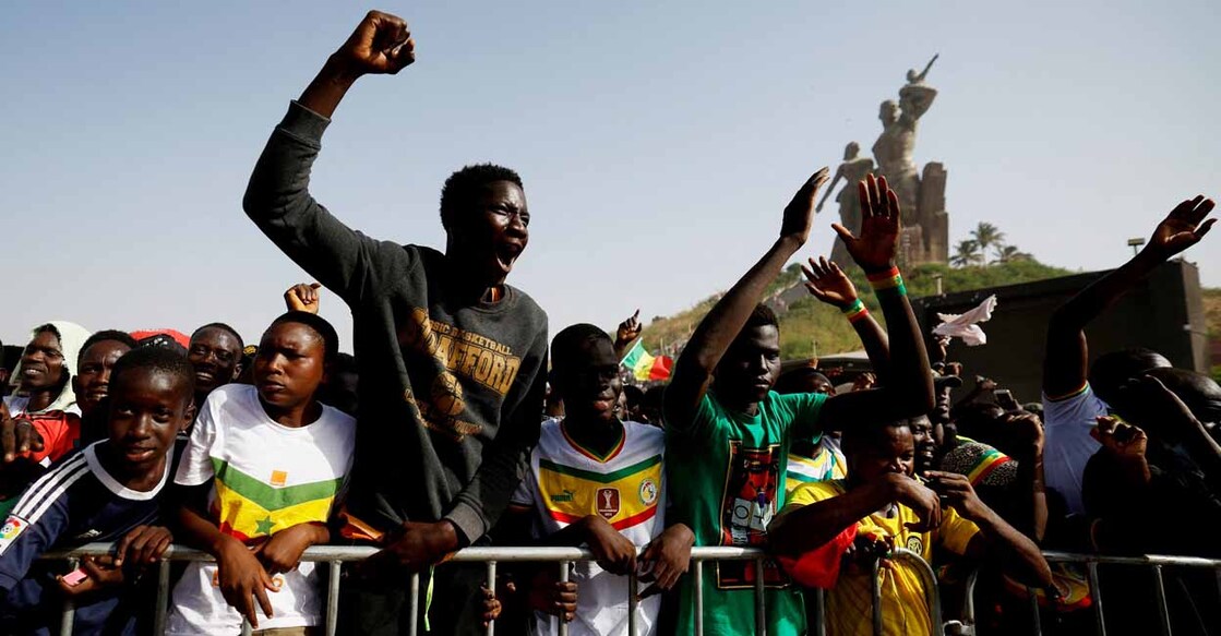 Senegal fans celebrate after Ismaila Sarr scored their first goal against Ecuador. Photo: Reuters/Zohra Bensemra