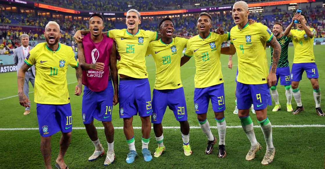 Brazil's Neymar, Eder Militao, Pedro, Vinicius Junior, Rodrygo and Richarlison celebrate qualifying for the quarterfinals. Photo: Reuters/Kim Hong-Ji