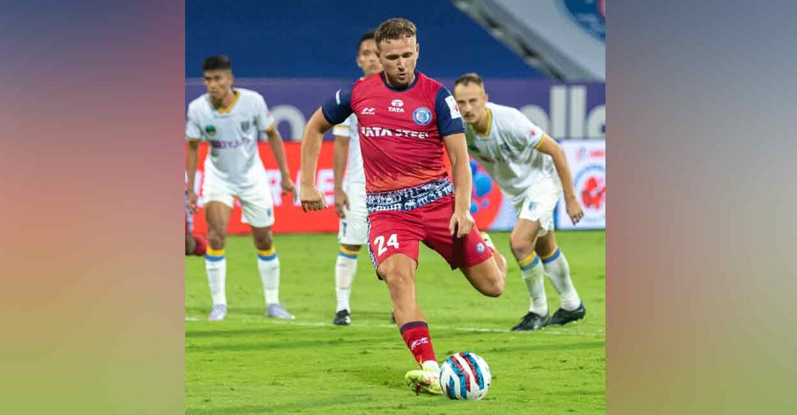 Greg Stewart of Jamshedpur FC prepares to shoot a penalty against Kerala Blasters in the Indian Super League. Photo: Twitter/ @IndSuperLeague