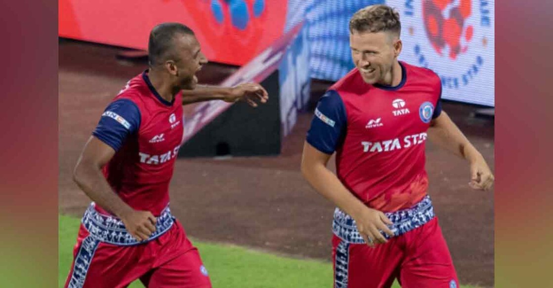 Greg Stewart (right) celebrates his goal for Jamshedpur against Mumbai City. Photo: Twitter/ @IndSuperLeague