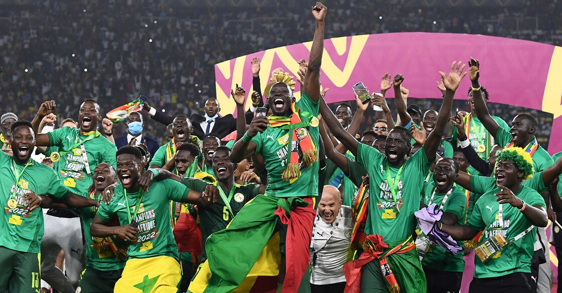 Senegal players and support staff celebrate their triumph. Photo: AFP/Charly Triballeau