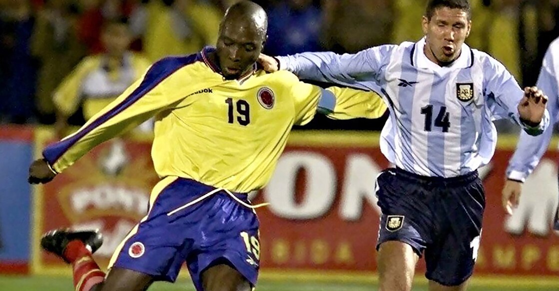 Colombia's Freddy Rincon and Argentina's Diego Simeone fight for possession during a FIFA World Cup 2002 qualifier. File photo: AFP/Marcelo Salinas