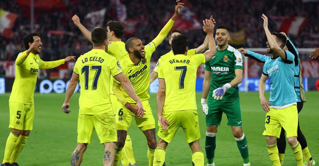 Villarreal players celebrate after the match. Photo: Kai Pfaffenbach/Reuters