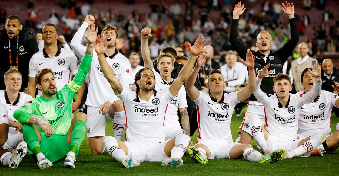 Eintracht Frankfurt players celebrate after the match. Photo: Albert Gea/Reuters