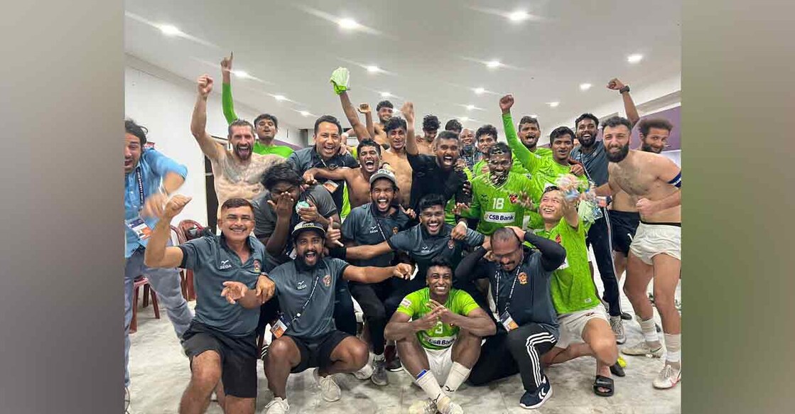 Players and staff of Gokulam Kerala celebrate their victory over RoundGlass Punjab. Photo: Special arrangement