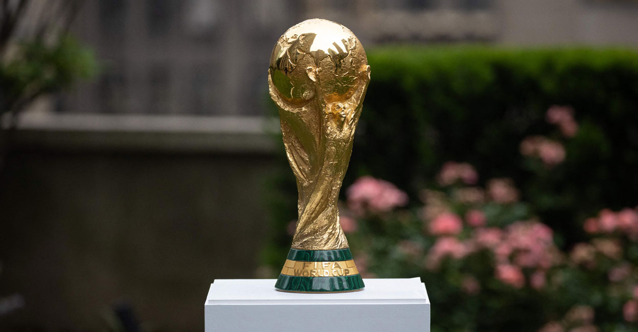 FBL-WC-2026-VENUES The FIFA World Cup trophy is displayed during an event in New York after an announcement related to the staging of the FIFA World Cup 2026. Photo: AFP