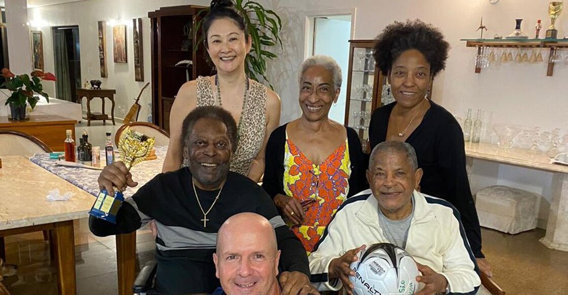 Pele with his family members. File photo: IANS