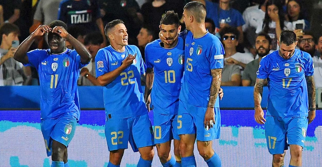  Italy's Lorenzo Pellegrini celebrates scoring their second goal with teammates. Photo: Jennifer Lorenzini/Reuters