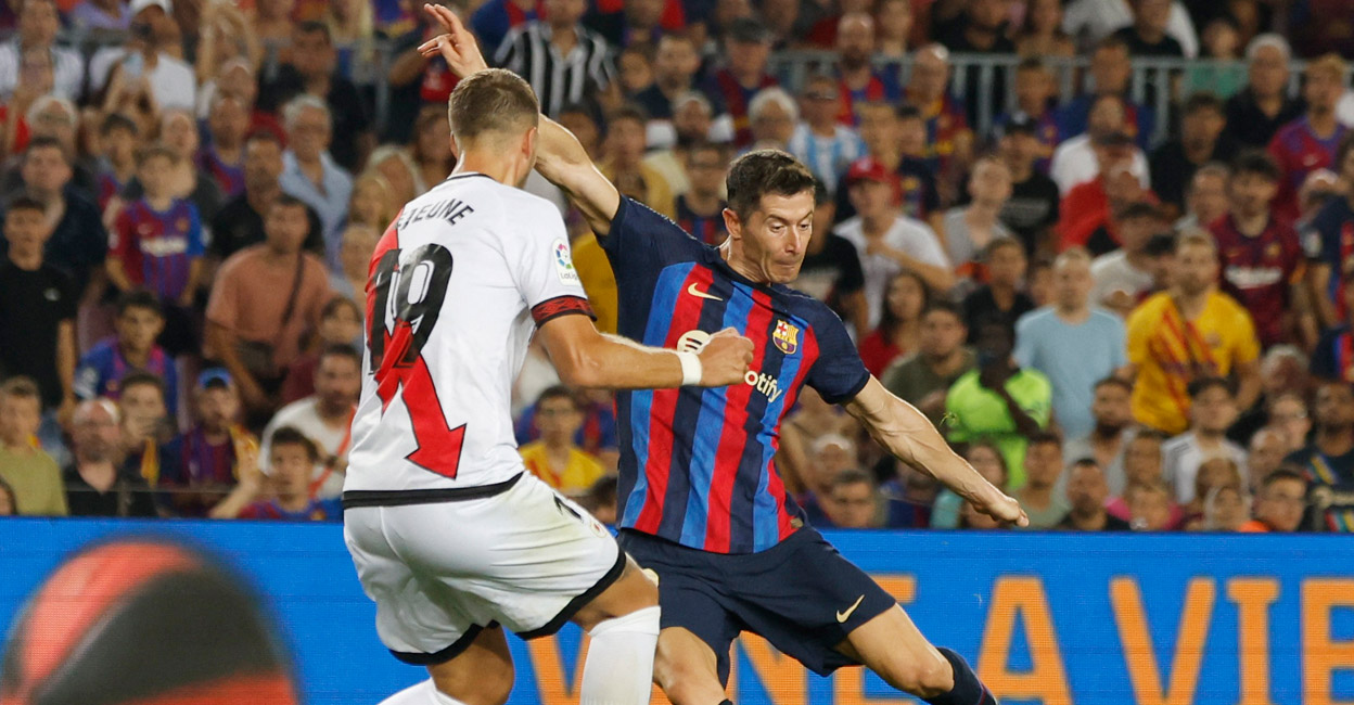 Robert Lewandowski shoots at goal. Photo: Reuters/Albert Gea