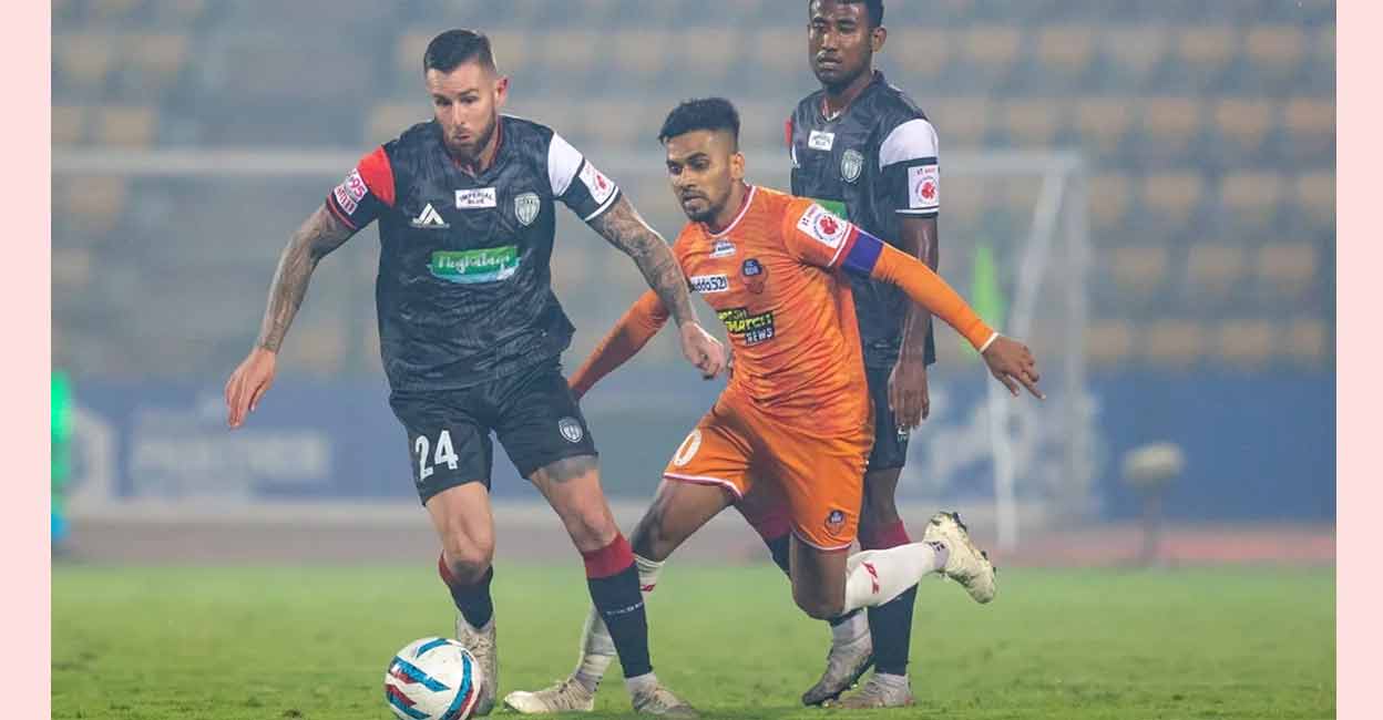 isl-neuf-fc-goa Action between FC Goa (orange) and NEUFC in the ISL. Photo: ISL